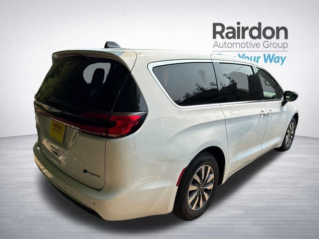 Used 2024 Chrysler Pacifica Limited FWD image 7
