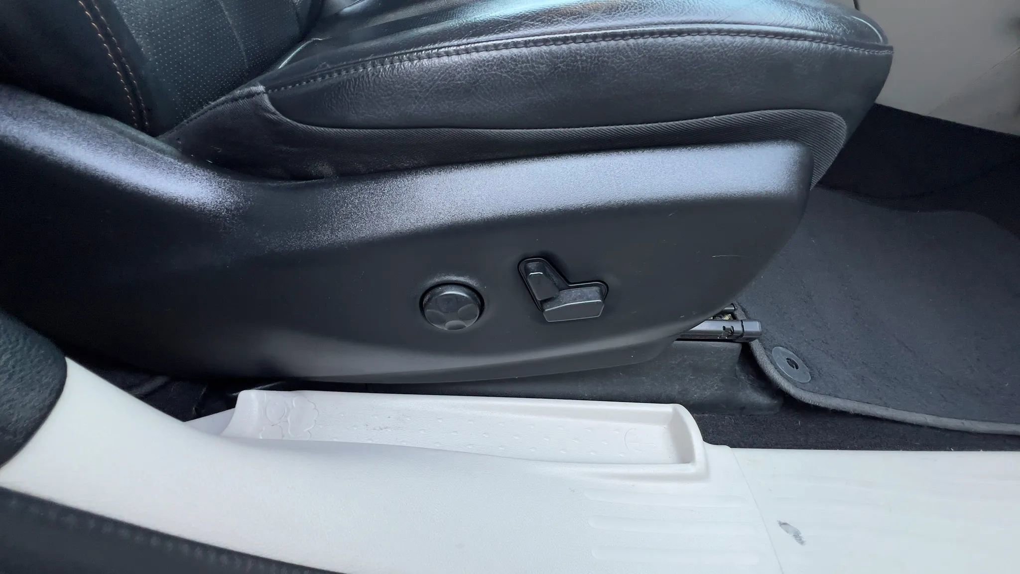 Used 2018 Chrysler Pacifica Touring-L Plus FWD image 25