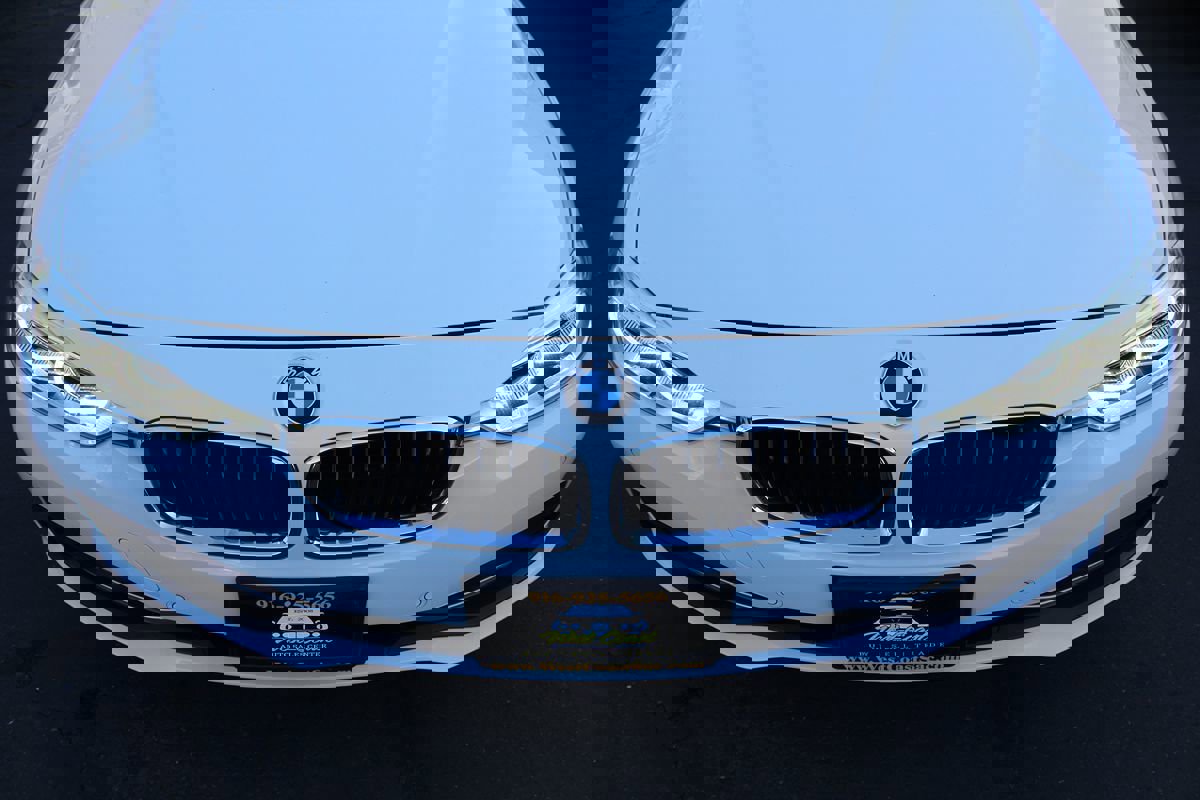 Used 2017 BMW 330i Sedan RWD image 9