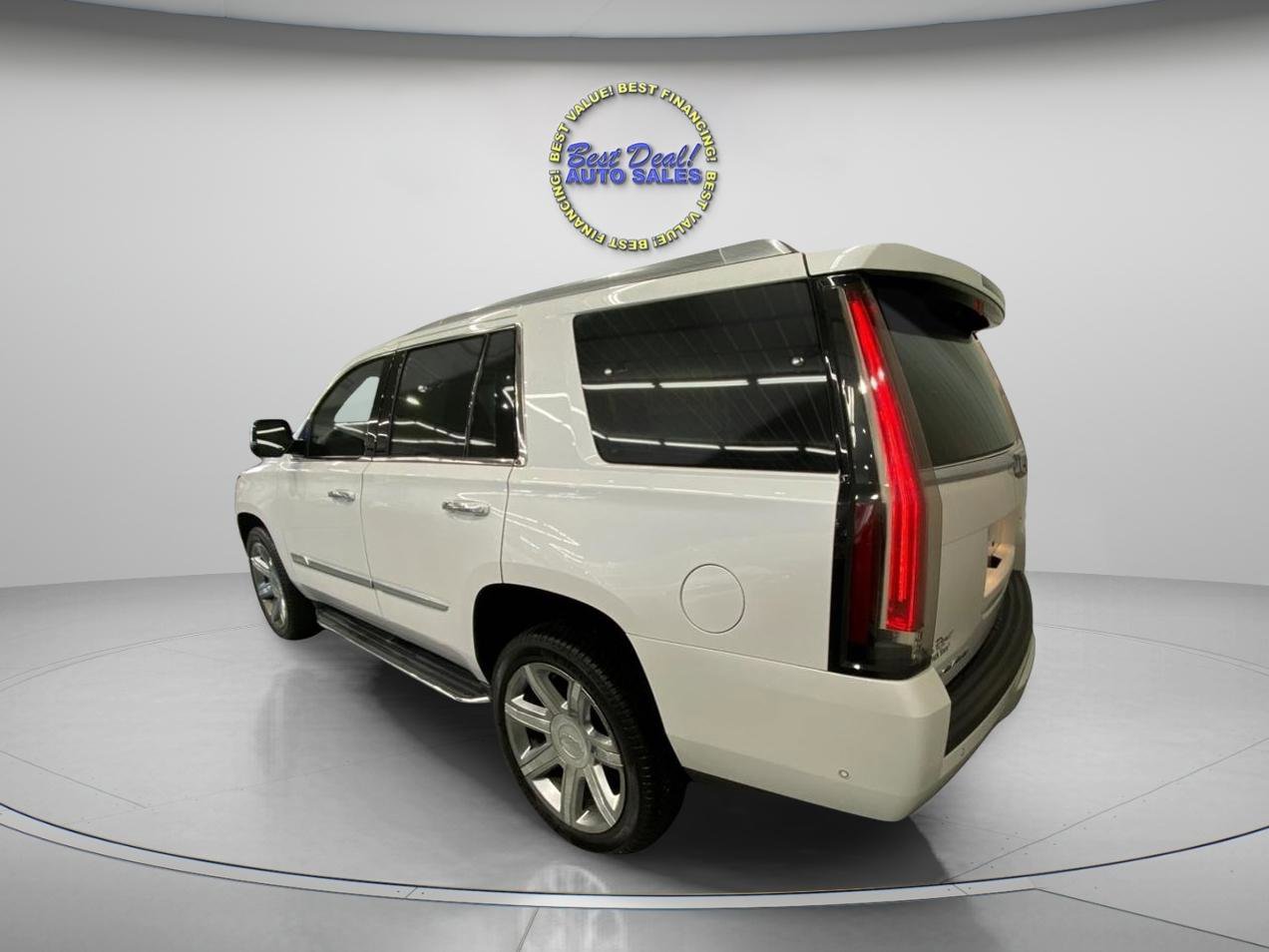 Used 2020 Cadillac Escalade Premium Luxury image 3