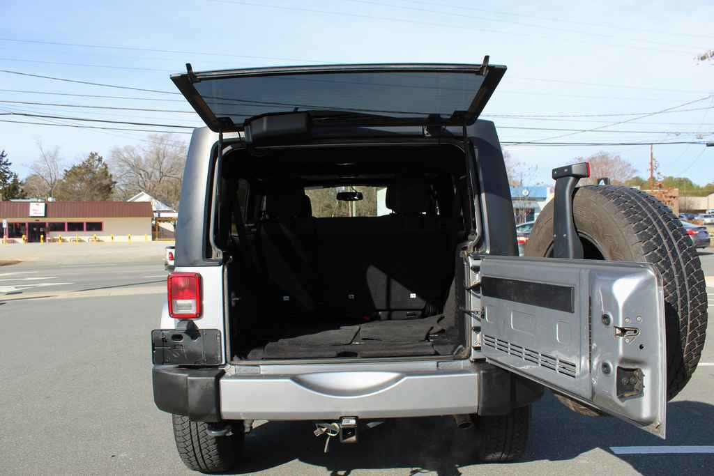 Used 2016 Jeep Wrangler Unlimited Sahara w/ Dual Top Group image 7