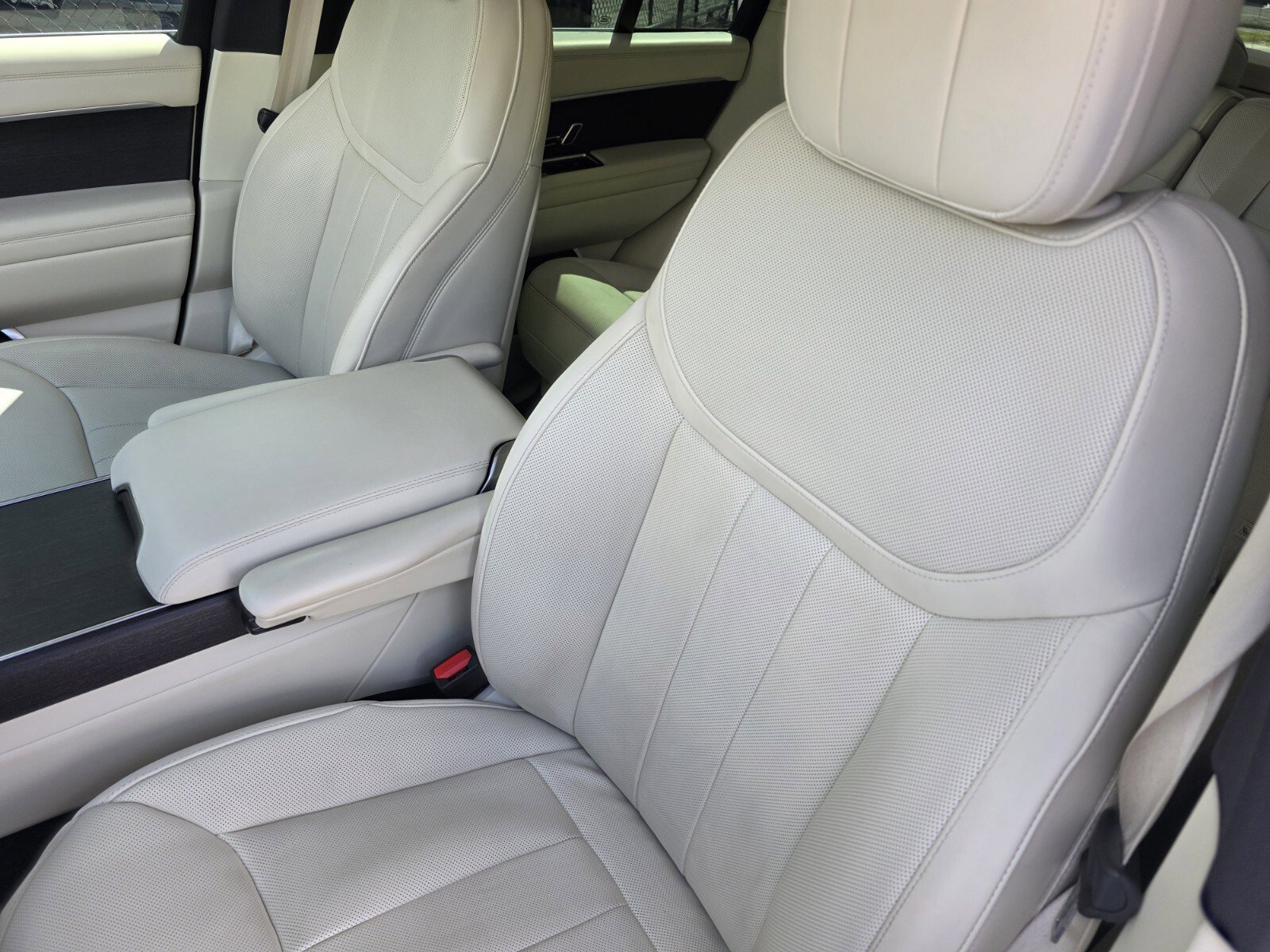 Certified 2024 Land Rover Range Rover SE image 12