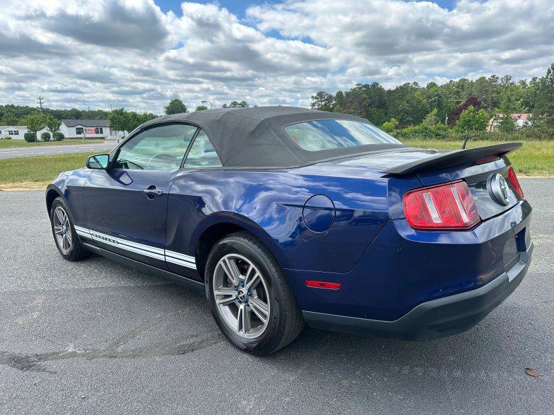 Used 2010 Ford Mustang Premium RWD image 4