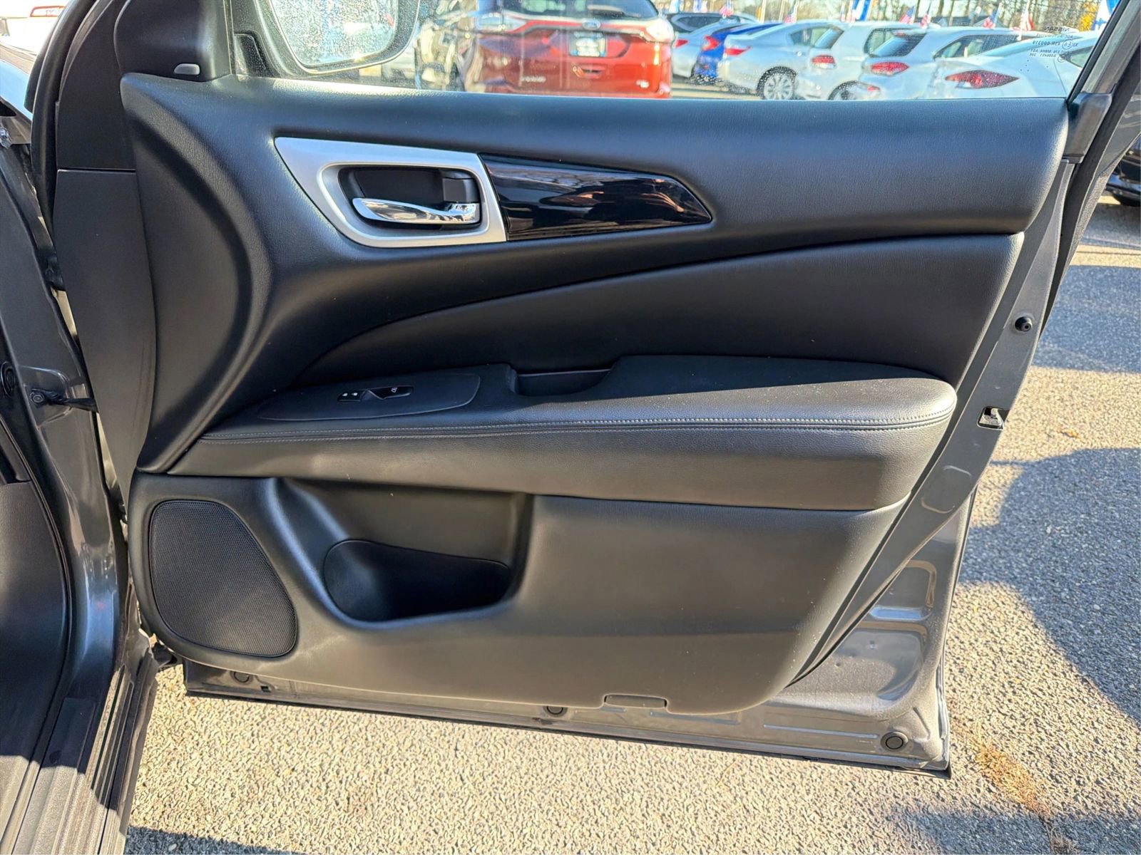 Used 2019 Nissan Pathfinder SV image 24