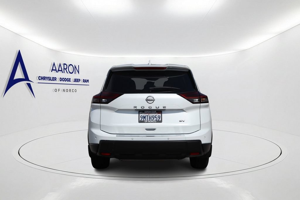 Used 2024 Nissan Rogue SV FWD image 5