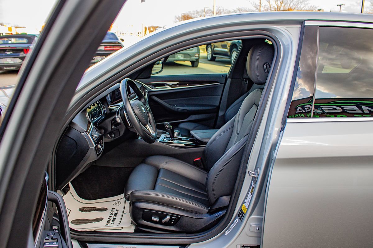 Used 2019 BMW 530i xDrive w/ Premium Package image 11