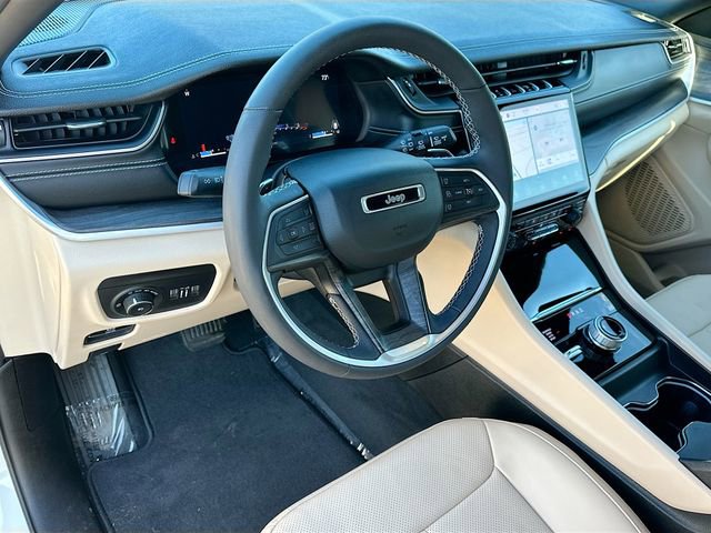Used 2024 Jeep Grand Cherokee L Limited w/ Luxury Tech Group II AWD/4WD image 9