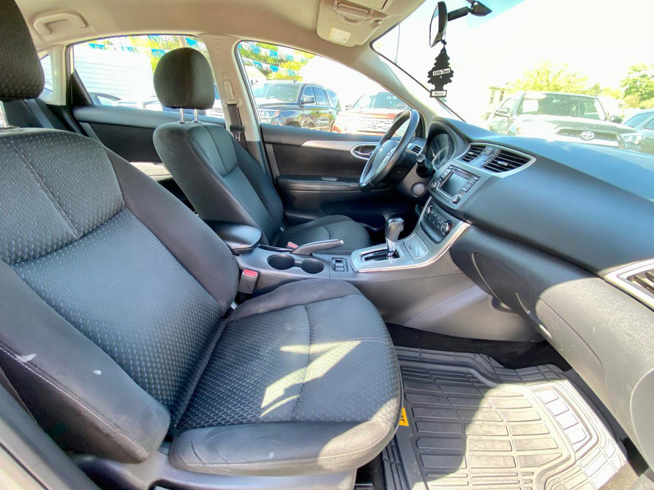Used 2015 Nissan Sentra SR FWD image 9
