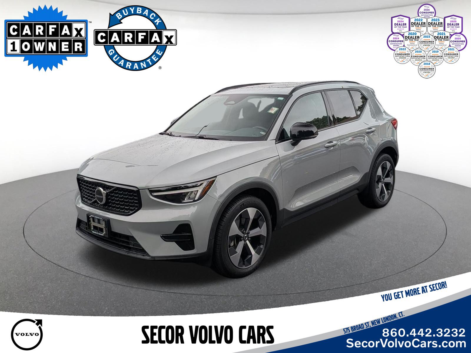 Used 2024 Volvo XC40 B5 Core AWD/4WD image 1