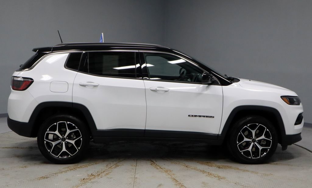 Used 2025 Jeep Compass Limited image 11