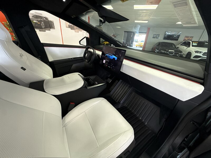 Used 2024 Tesla Cybertruck AWD Crew Cab image 19