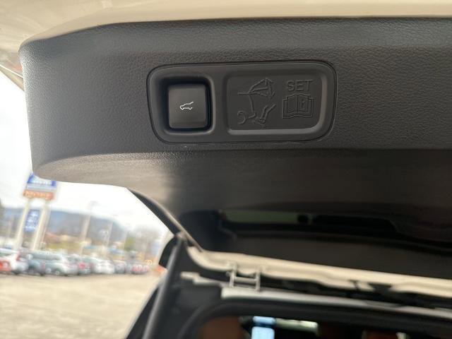 Certified 2022 Ford Expedition Platinum image 27