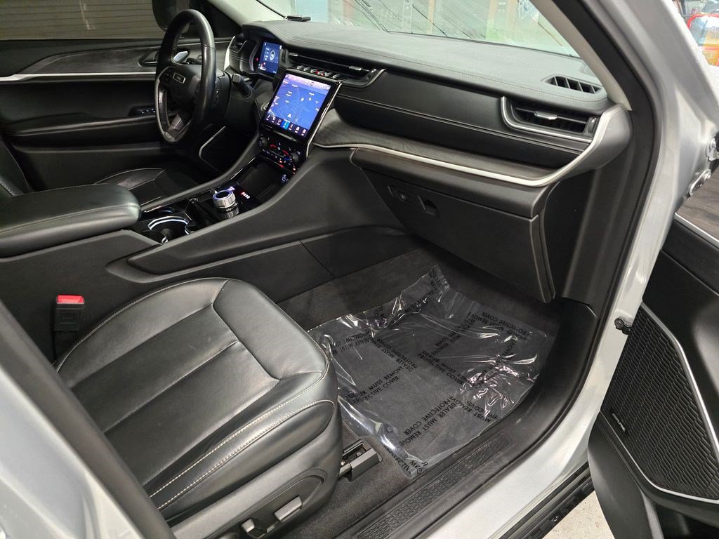 Used 2021 Jeep Grand Cherokee L Limited AWD/4WD image 34