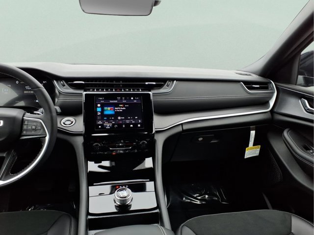 New 2025 Jeep Grand Cherokee L Altitude image 14