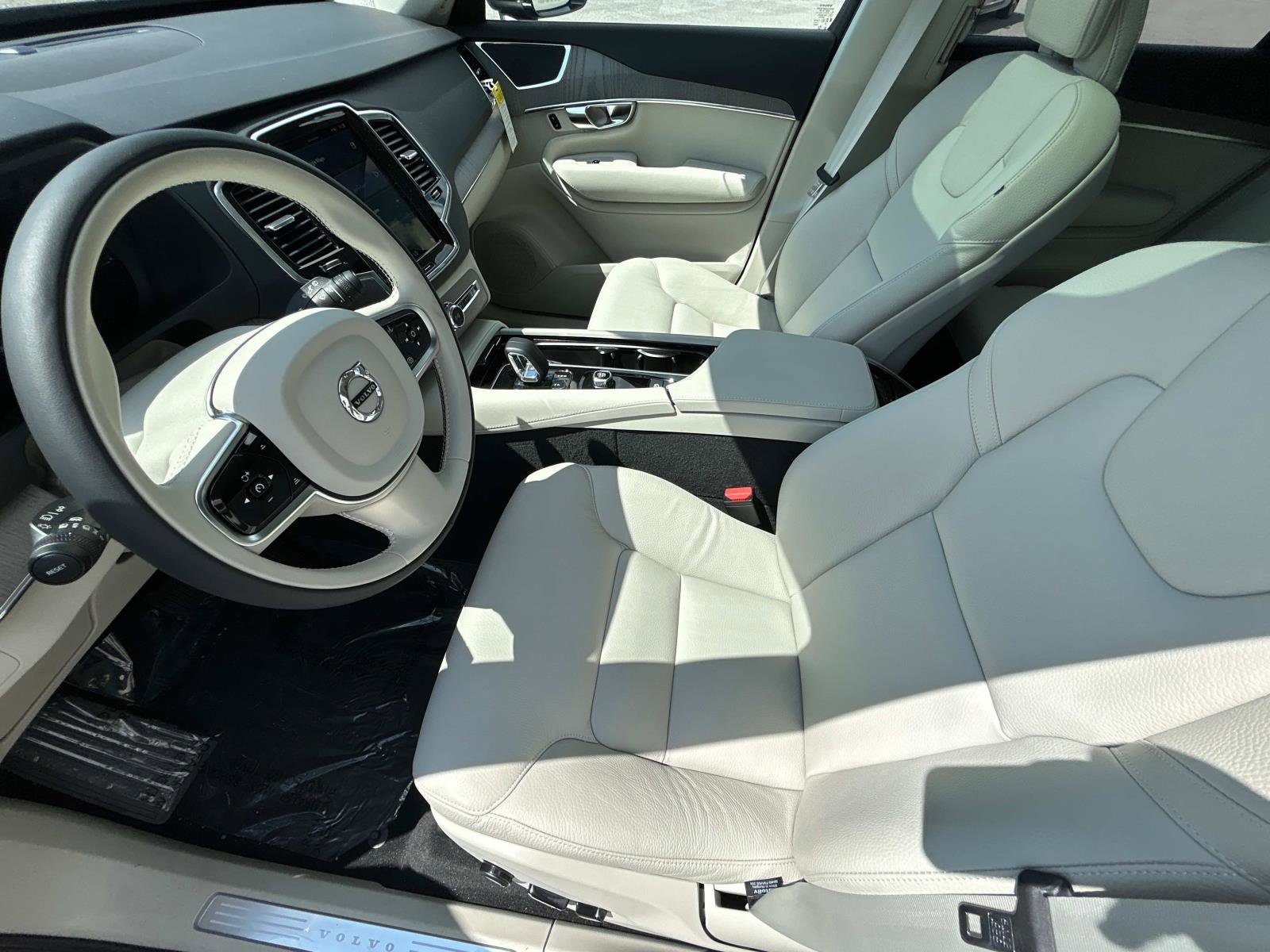 New 2025 Volvo XC90 T8 Plus w/ Protection Package Premier AWD/4WD image 10