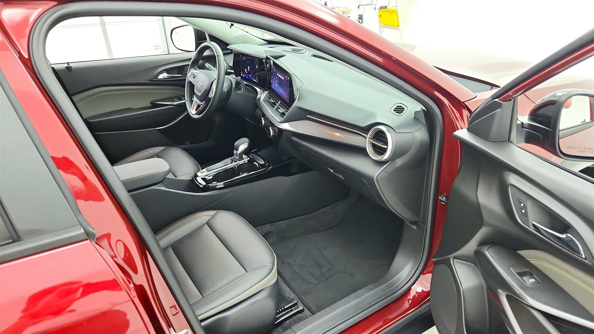 Used 2024 Chevrolet Trax ACTIV w/ Driver Confidence Package FWD image 24