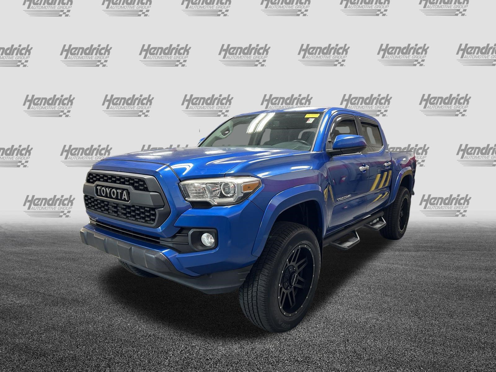 Used 2018 Toyota Tacoma SR5 AWD/4WD image 6