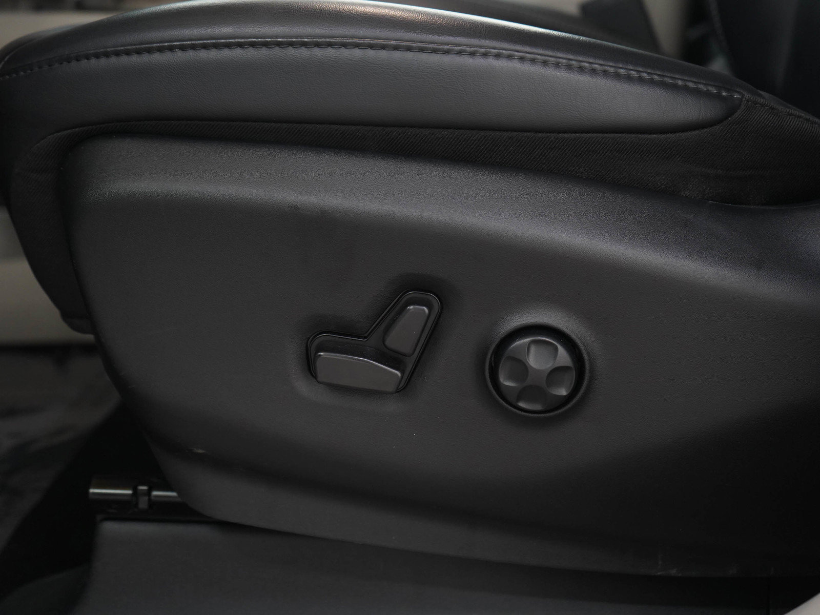 Used 2023 Chrysler Pacifica Touring-L FWD image 29