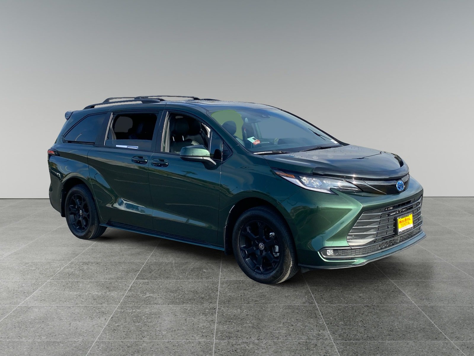 Used 2025 Toyota Sienna XLE Woodland Edition AWD/4WD image 7