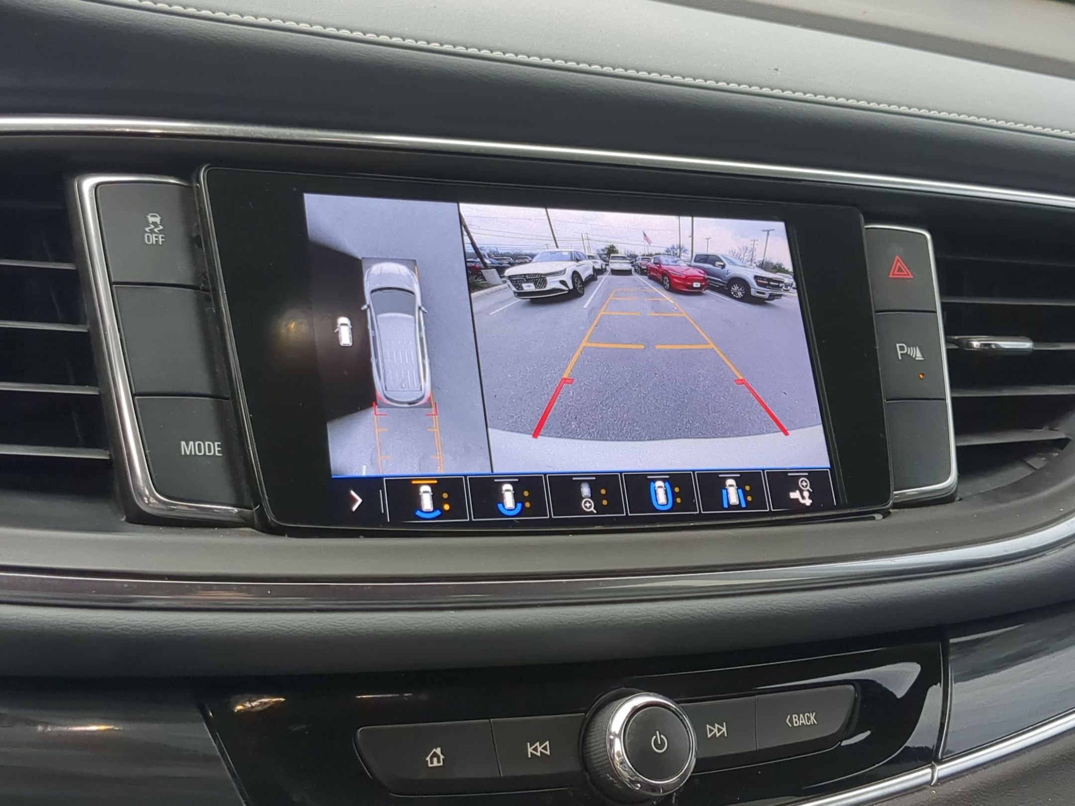 Used 2020 Buick Enclave Essence w/ Sound and Sites Package image 16