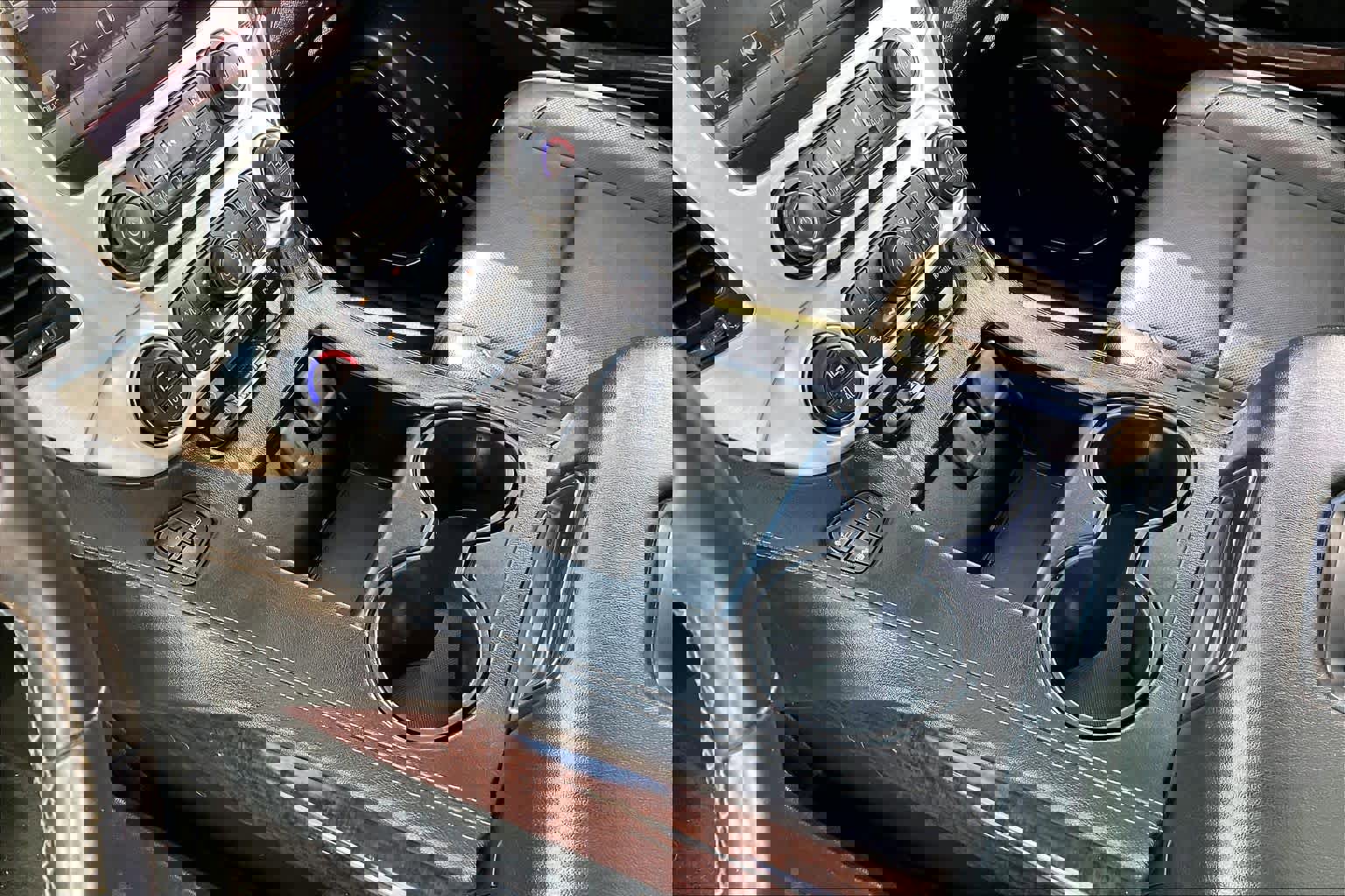 Used 2015 GMC Yukon SLT w/ Open Road Package image 16