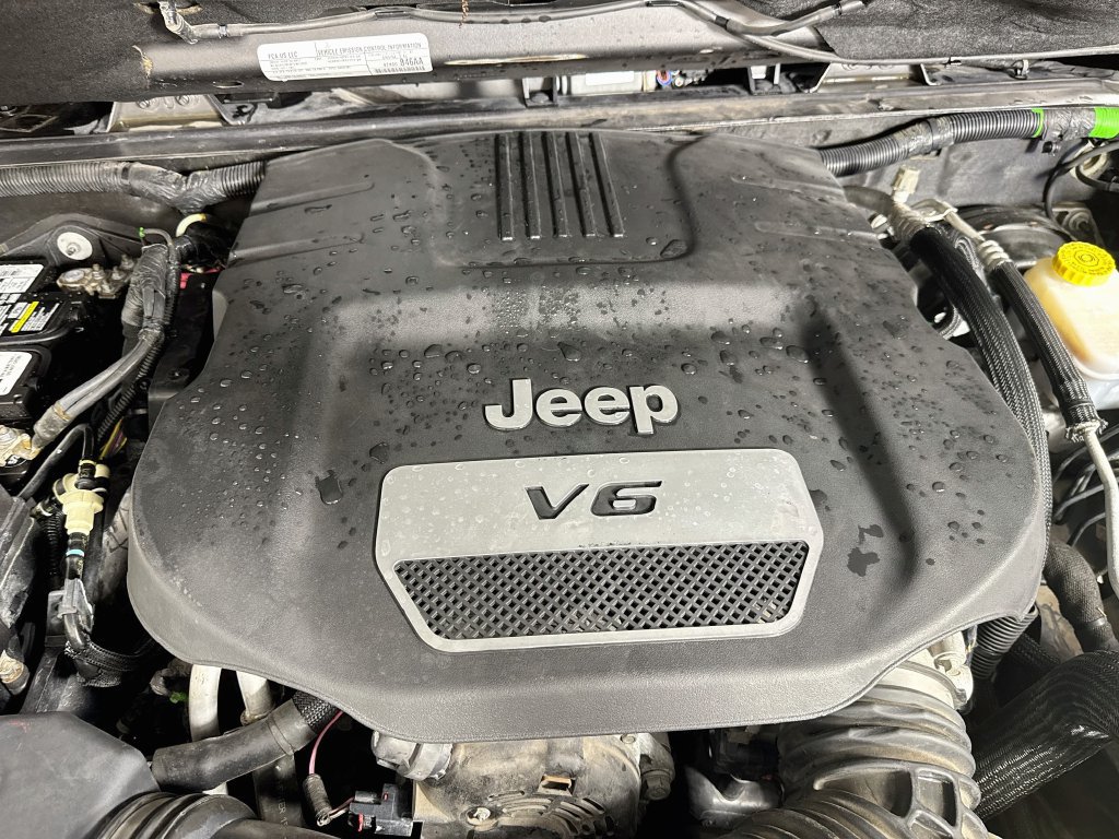 Used 2017 Jeep Wrangler Unlimited Rubicon w/ Connectivity Group AWD/4WD image 35