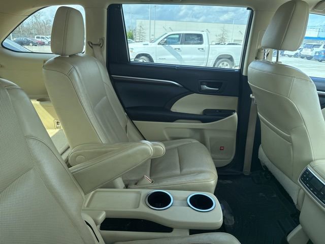 Used 2016 Toyota Highlander Limited Platinum image 3