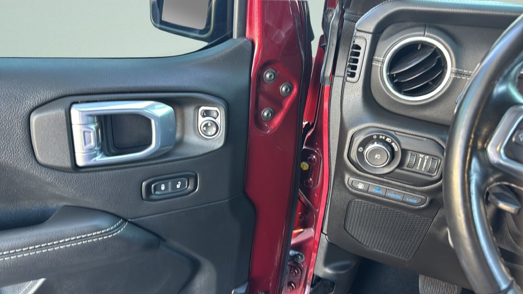 Used 2021 Jeep Wrangler Unlimited Sahara AWD/4WD image 16