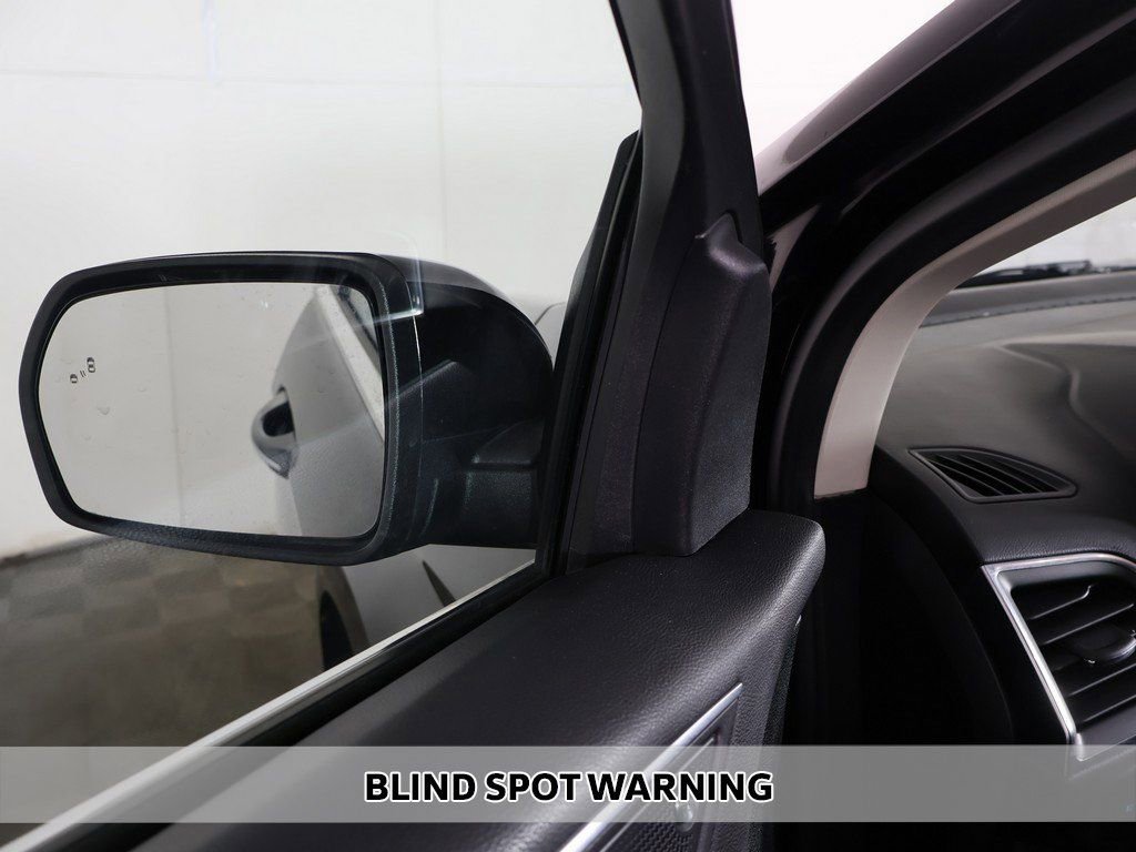 Used 2022 Ford Edge Titanium image 3