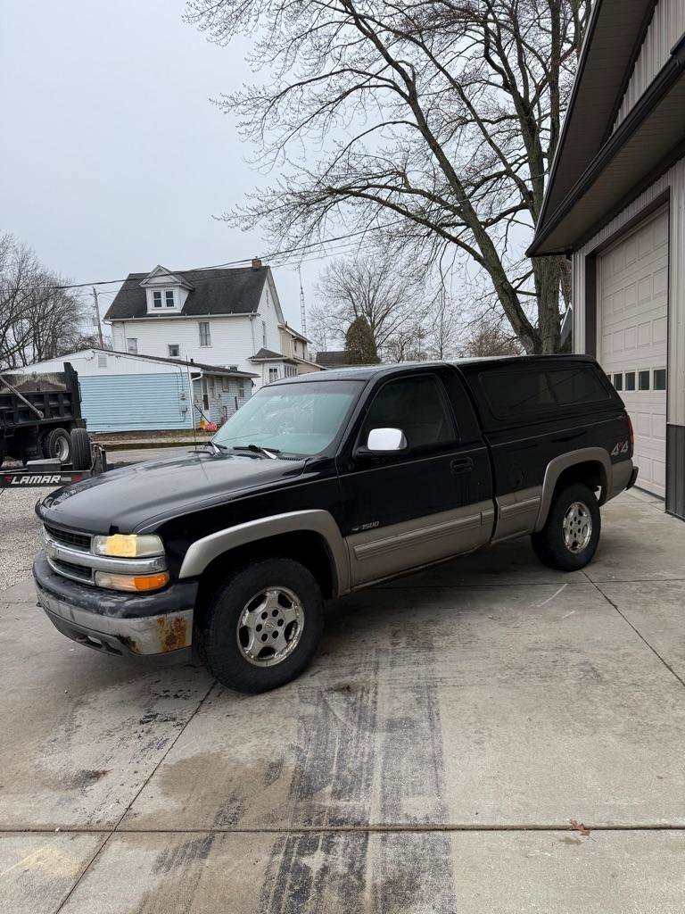 Used 2000 Chevrolet Silverado 1500 LS w/ Firm Ride Suspension Pkg image 3