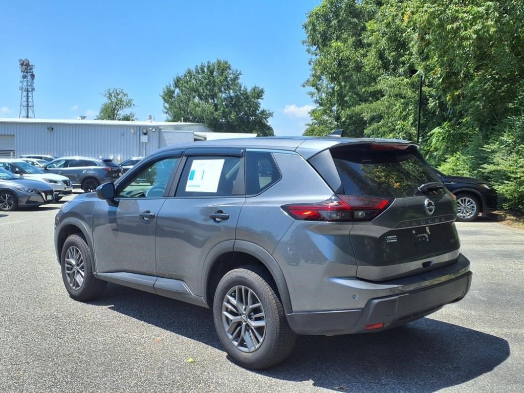Used 2025 Nissan Rogue S image 5