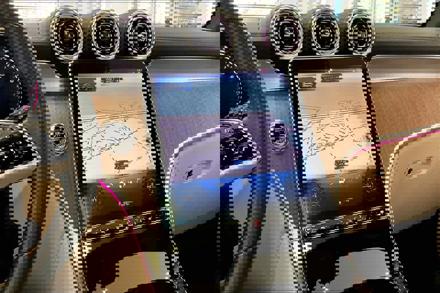 Used 2023 Mercedes-Benz GLC 300 4MATIC image 6