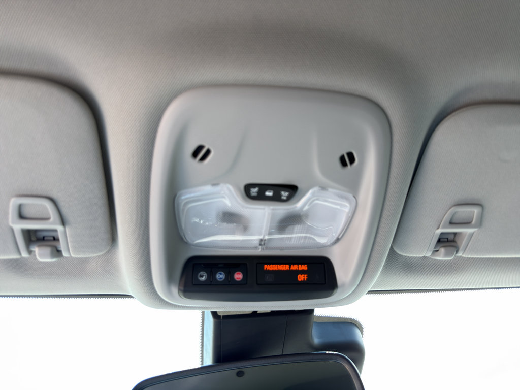 Used 2022 Chevrolet Bolt EUV LT w/ Convenience Package FWD image 18