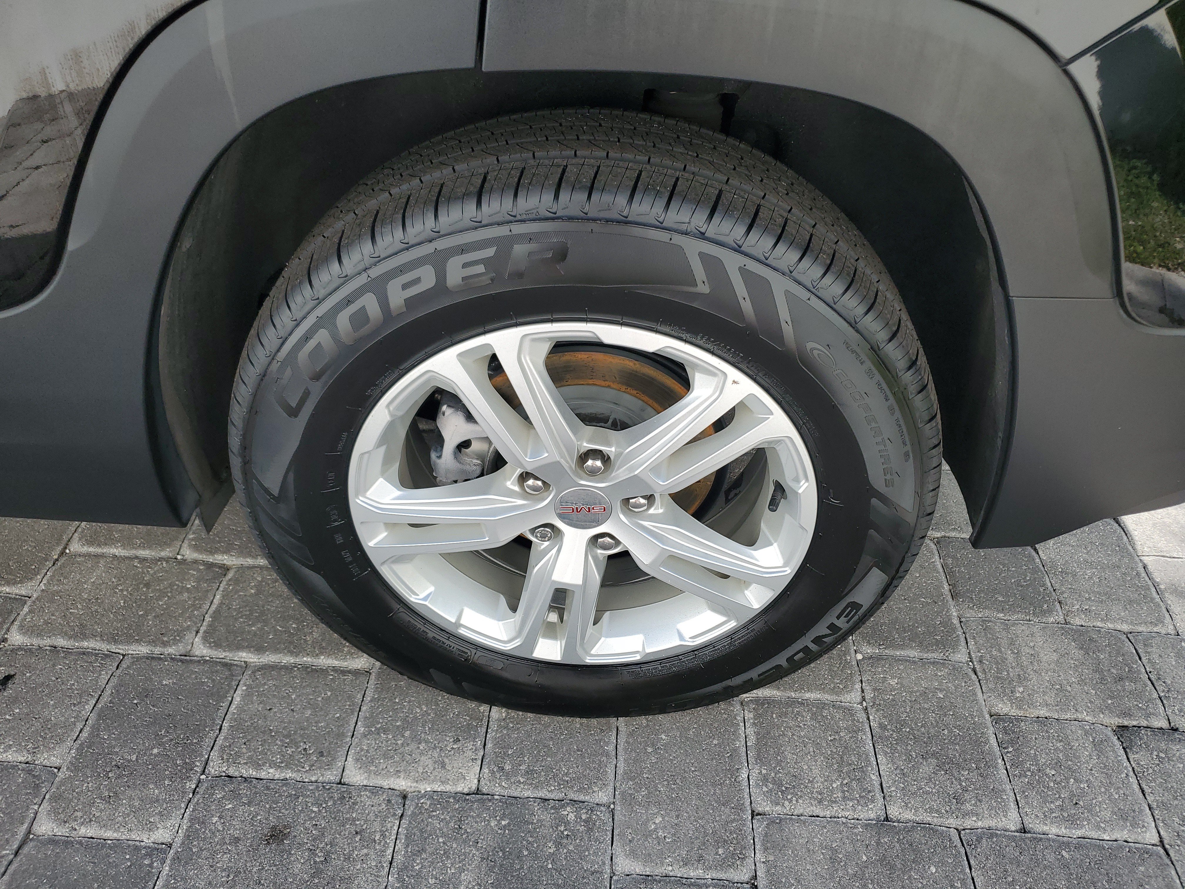 Used 2024 GMC Terrain SLE w/ Driver Convenience Package FWD image 7