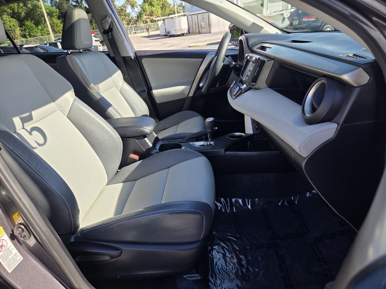 Used 2015 Toyota RAV4 Limited AWD/4WD image 17
