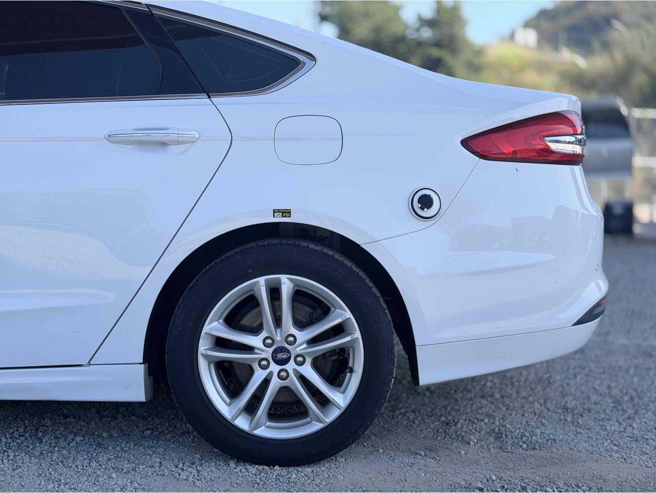 Used 2017 Ford Fusion SE w/ Equipment Group 602A FWD image 5