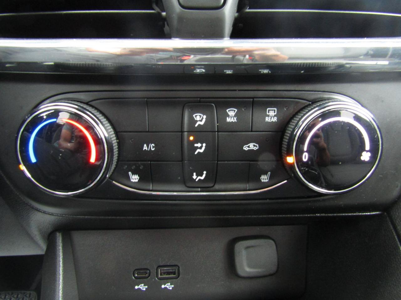 Used 2025 Buick Encore GX Preferred w/ Comfort Package FWD image 16