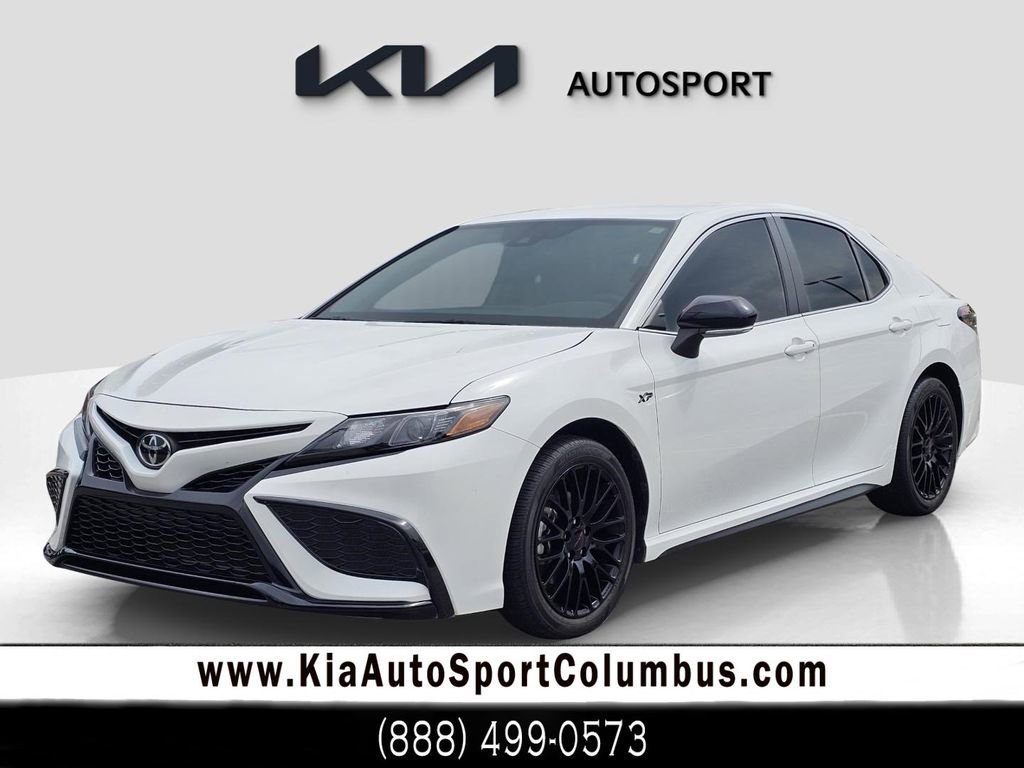Used 2023 Toyota Camry SE image 1