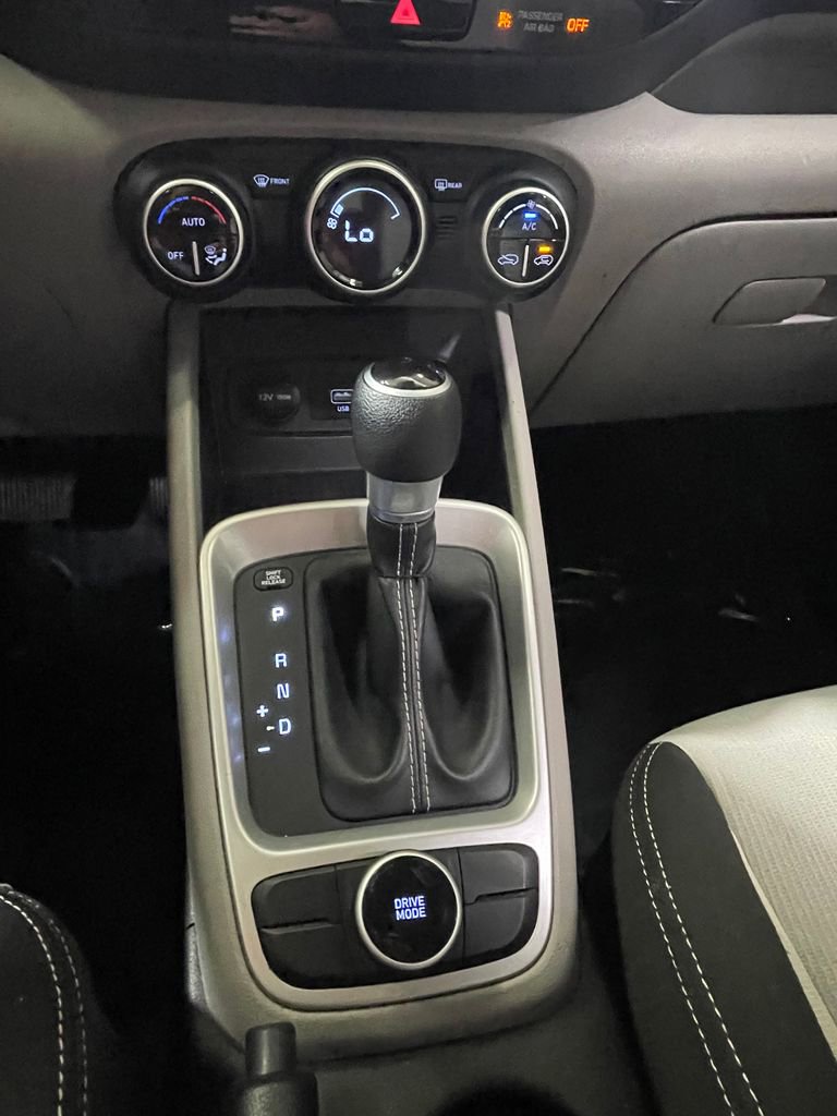 Used 2020 Hyundai Venue SEL image 22