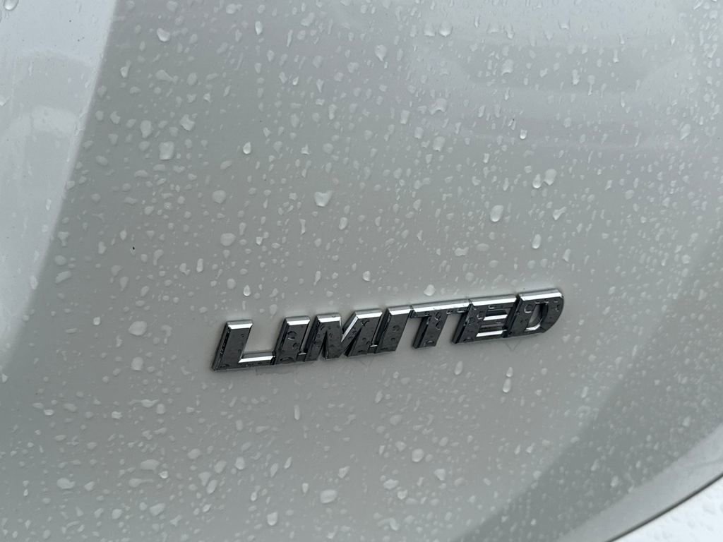 Used 2018 Toyota RAV4 Limited image 6