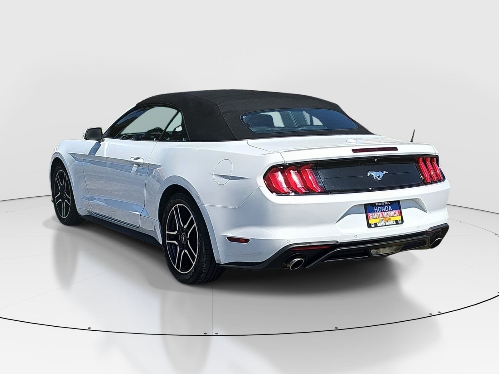 Used 2018 Ford Mustang Premium RWD image 7