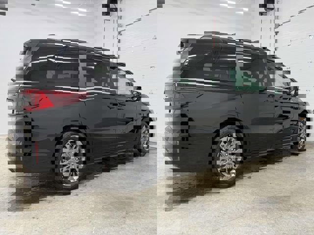 New 2026 Honda Odyssey Touring image 4