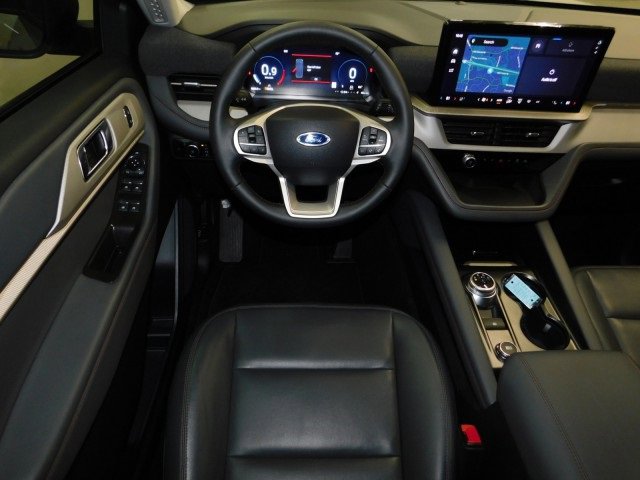 Used 2025 Ford Explorer Active w/ Active Comfort Package image 11