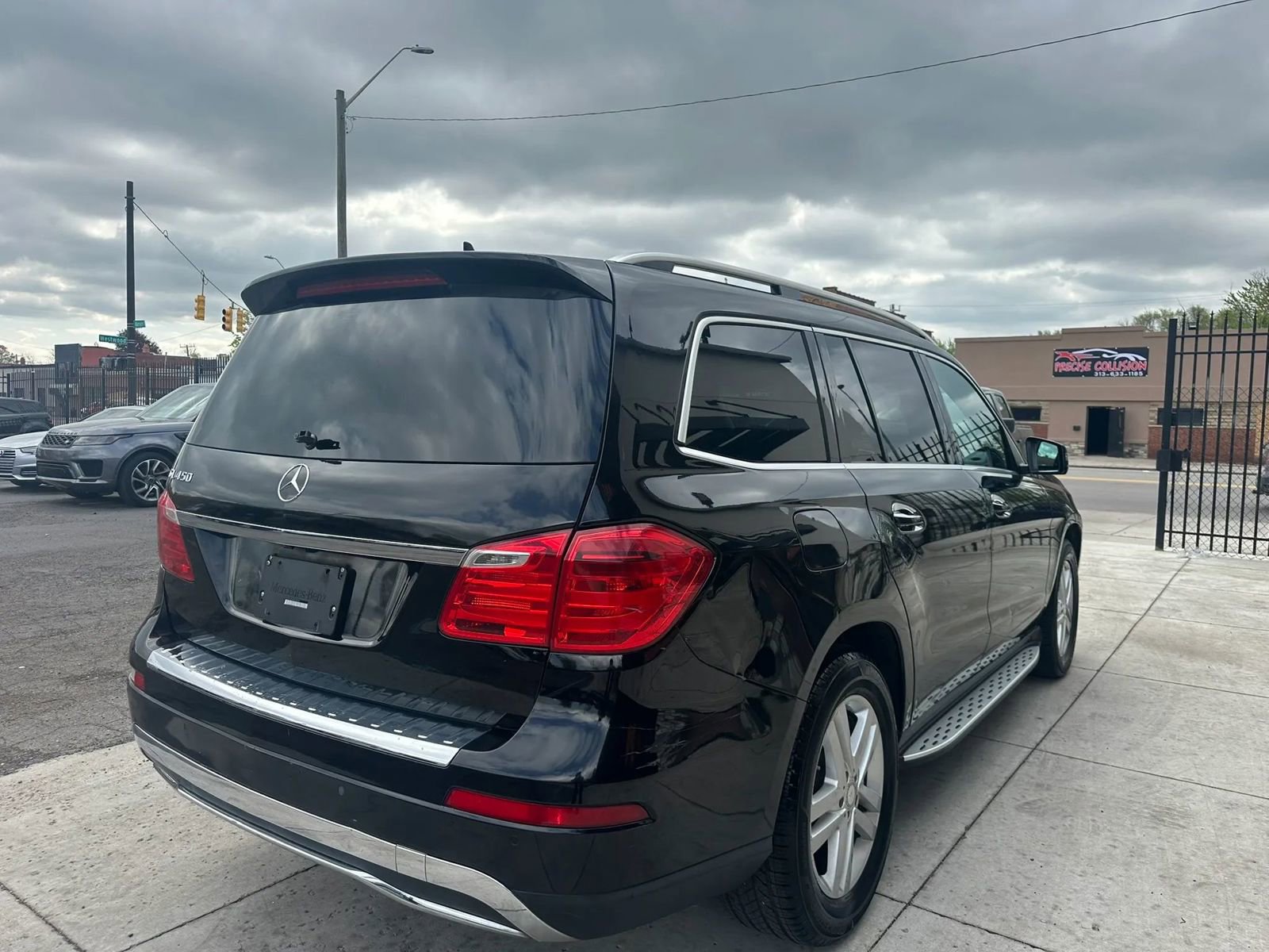Used 2016 Mercedes-Benz GL 450 4MATIC image 4