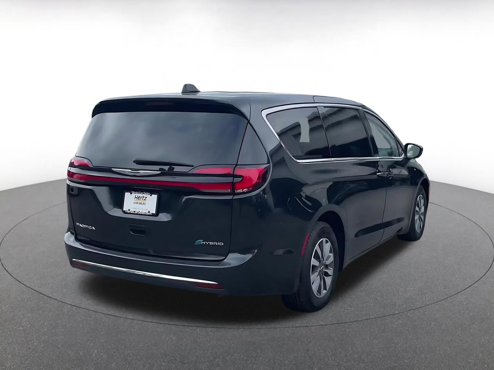 Used 2023 Chrysler Pacifica Touring-L image 12