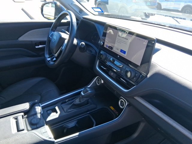 Used 2024 Toyota Grand Highlander Limited image 9