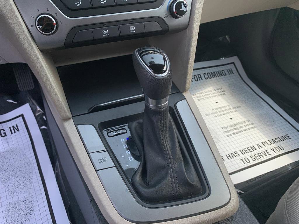 Used 2017 Hyundai Elantra SE image 20