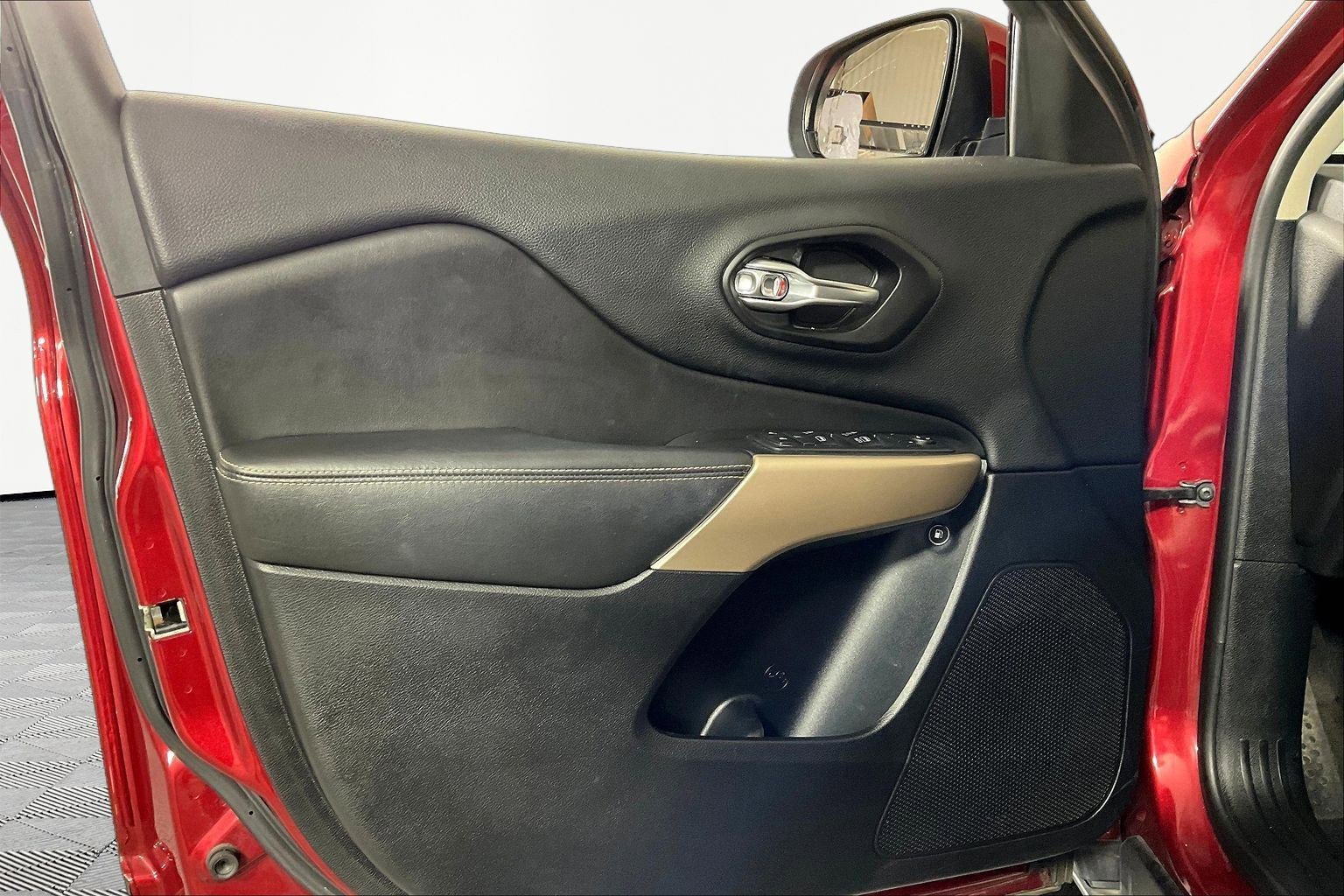 Used 2017 Jeep Cherokee Limited image 20