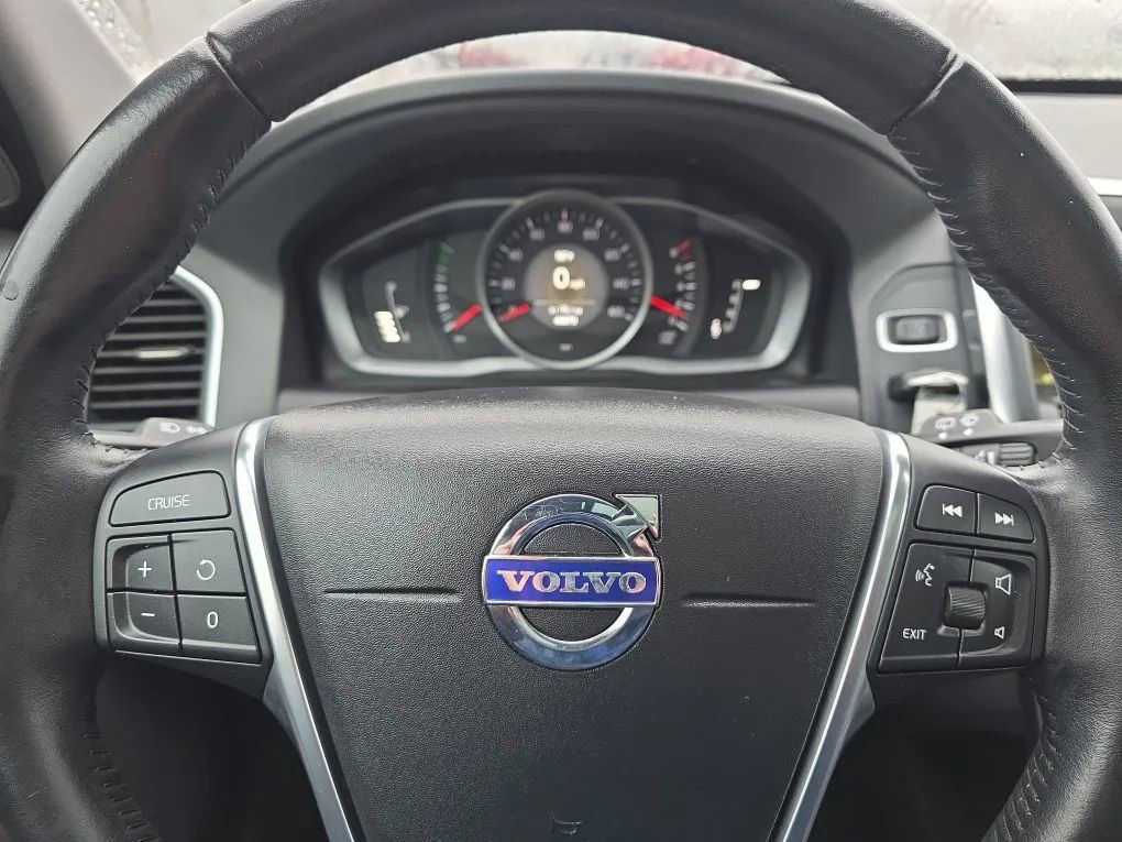 Used 2017 Volvo XC60 T5 Inscription image 18