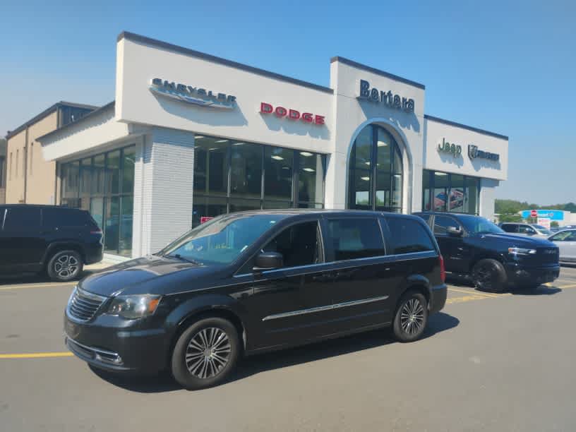 Used 2014 Chrysler Town & Country S